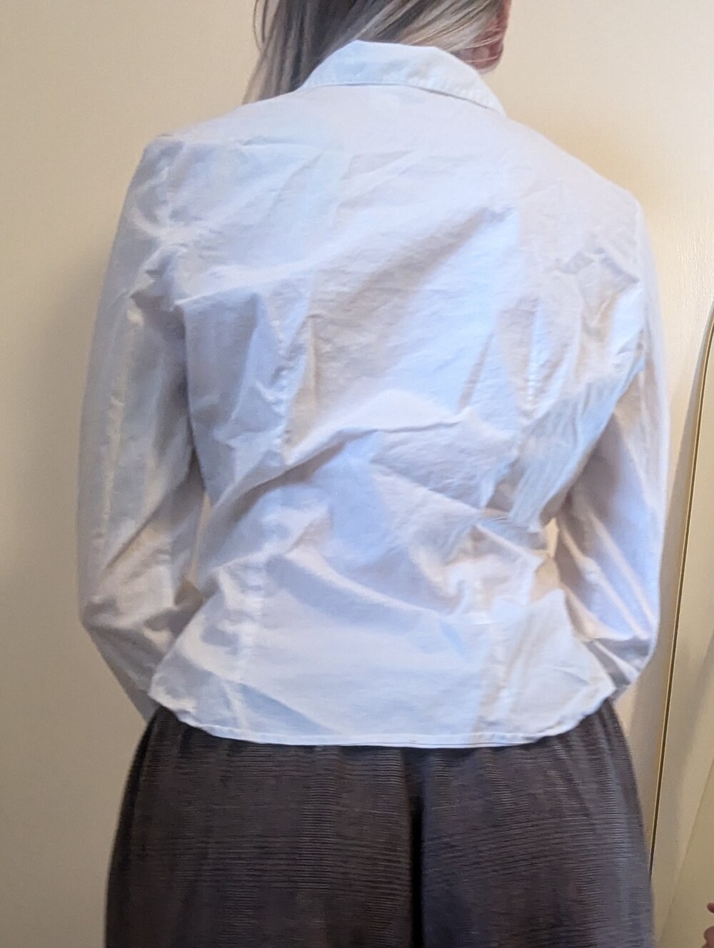 Basic White Button Up - Picture 4 of 8